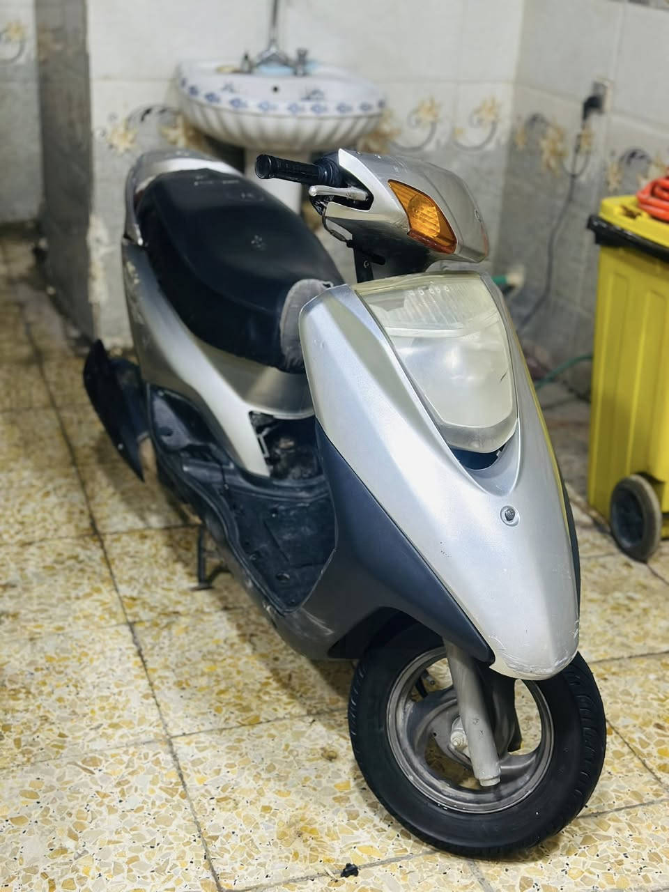 سلام عليكم
دراجه بريز اللبيع مال ربه برغي مامفتوح بيه مكفوله 
دراجه كله شغال مابيه اي شي نقص ولا يرادله شي 
بس لكفر لامامي بدل 
السعر750وبيه مجال 
المكان بغداد المدينه الصدر 
الرقم الاستفسار ***********
