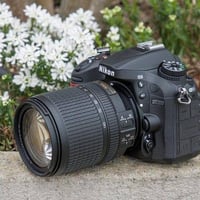 متوفر كاميرات مستخدمة للبيع  1 - نيكون D5300 مع ملحقات بسعر 350 2 - ني...