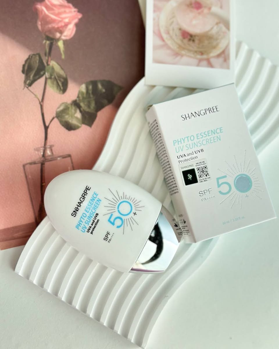 SHANGPREE 💙رجع توفر بعد انقطااااع طووويل 😍😍😍

واقي شمس شانبري يتميز بحماية مضاعفة من الاشعة التي تسبب الظهور المبكر لعلامات تقدم السن (التجاعيد والخطوط)
-حمايه من اشعه الشمس UVA/UVB  والاشعة الضارة التي تسبب الحروق و التصبغات يحتوي على فيتامين B 
-سريع الامتصاص لا يترك ملمس دهني على البشرة 
-مناسب لجميع انواع البشره حتى الحساسة
المنشأ كوريا الأصلي 🇰🇷🇰🇷

السعر  9 الاف


**إذا كنت صاحب هذا الإعلان وتريد حذفه لأي سبب، رجاءا أرسل رسالة إلى الدعم الفني**