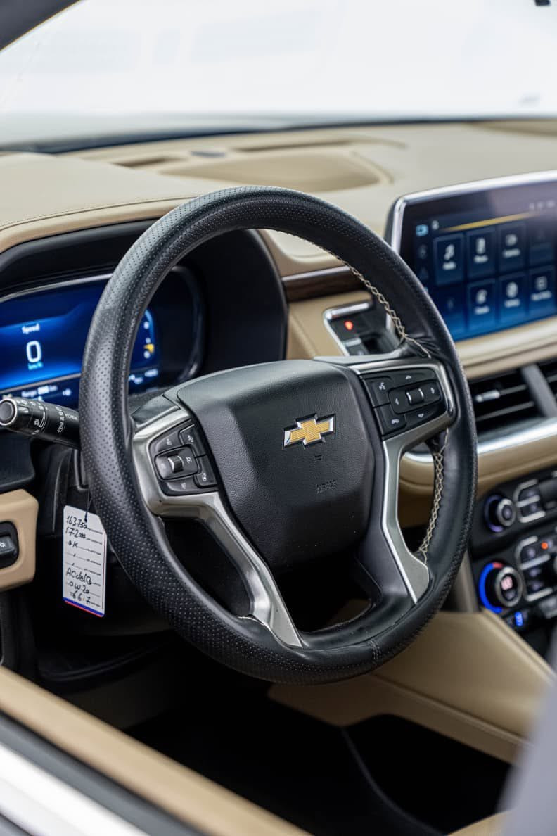 الفخامة و الهيبة الامريكية 🔥🔥
Chevrolet Tahoe 2022
شيفروليه تاهو ٢٠٢٢

مواصفات Premier 
(مقاعد تدفئة و تبريد-خزن ميمور-سقف بانوراما-شاحن لاسلكي-شاشة كبيرة-داتاشو-خمس كامرات-جكات-ثلاجة تبريد ومجمد-كاميرة بالمراة الامامية)

مكينة ٨سلندر حجم ٥.٣لتر 
ماشية 105,000 ميل و بحالة جداً ممتازة 

السيارة مكفولة بدون دعم و صبغ و اخر سيرفس في وكالة المنصور يعني السيارة كاملة مكملة 
رقم سليمانية الدولي و اكيد شرط التحويل

سعر السيارة فقط 49,000$ يعني اربع دفاتر و تسعين ورقة و بيها مجال للطيبين
السيارة موجودة ب دهوك ل اي استفسار اتصل علي الرقم 
((***********))
