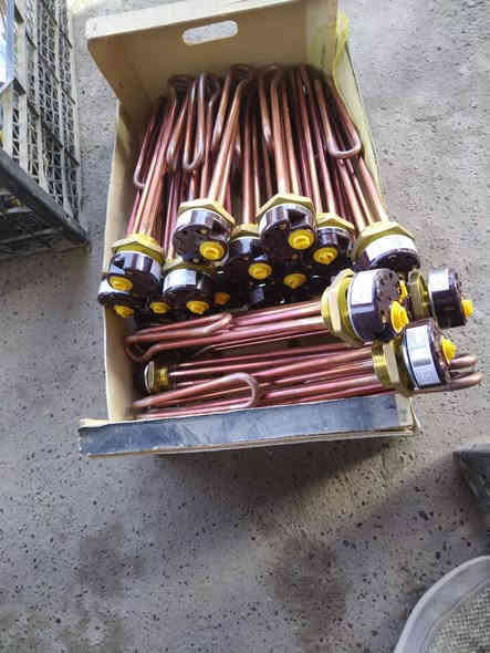 عرض خاص وبسعر الجملة هيتر سخان كامل مع الاوتوماتيك ١٠٠٠٠ عشرة الاف دينار فقط الكمية محدودة محلات الصالح الشارع العام مقابل محطة وقود الدور هاتف ***********
