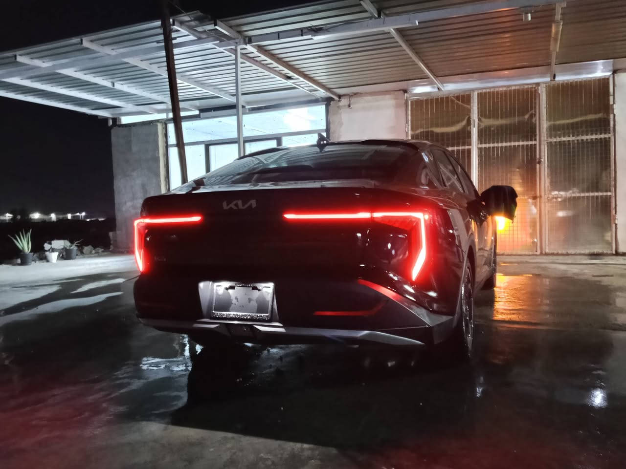 السلام عليكم ورحمة الله وبركاته كي فور موديل 25 حادث كما موضح بالصور بنيد مصبوغ دعاميه نفس الون جاهزه بالا رقم منفيس بسمي فول ما عدا الفتحه والجلد سعر 160 وبيها مجال مكان السياره بغداد الغزاليه ***********
