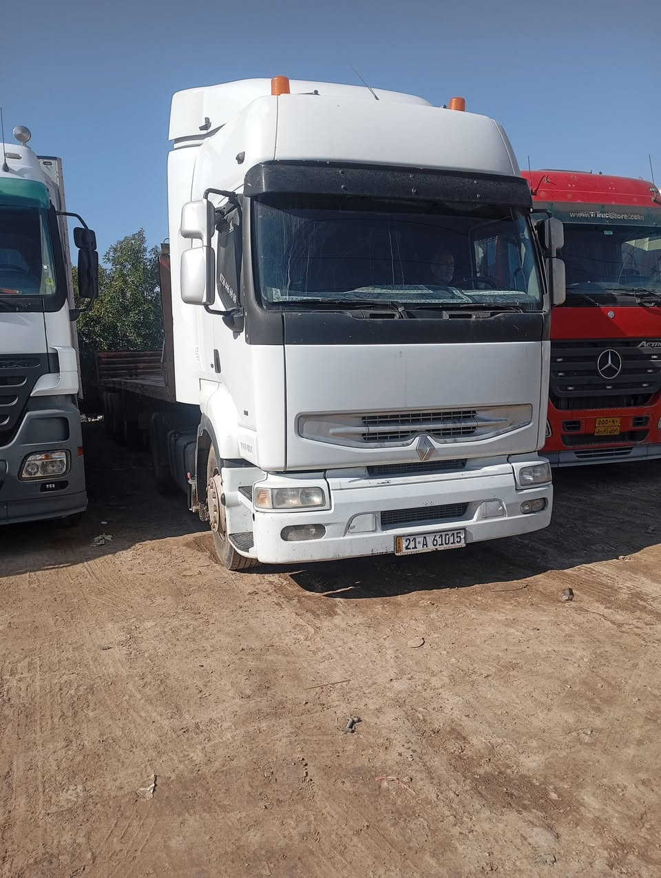 رينو موديل 2000 بلادي بم ونزل 400 سياره جديده كله عله بلاد رقم وسنويه جديد 31هزه جديده مكفوله كفاله عامه بس راس ابيع أو راس وعربانه اربع دناكير 11  ***********
