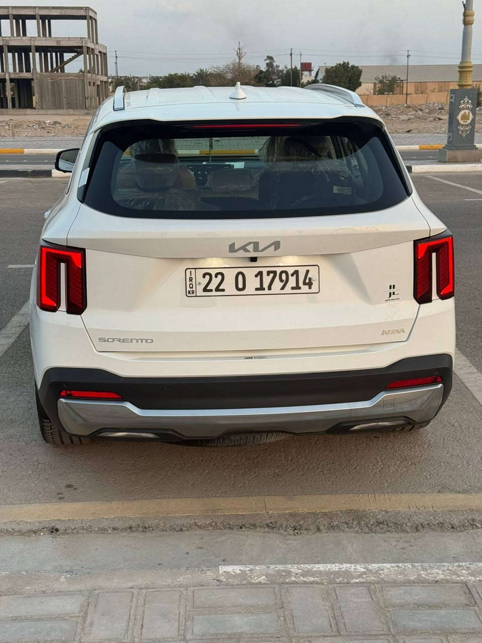 السلام عليكم سياره للبيع سيرنتو موديل 2025موصفات كامله ماعده القماره حديدماشيه 8 الف  باسمي اربيل السعر 34$ يعني 3شدات و40ورقه 
رقم ***********
مكان السياره كربلاء حي سيف سعد
