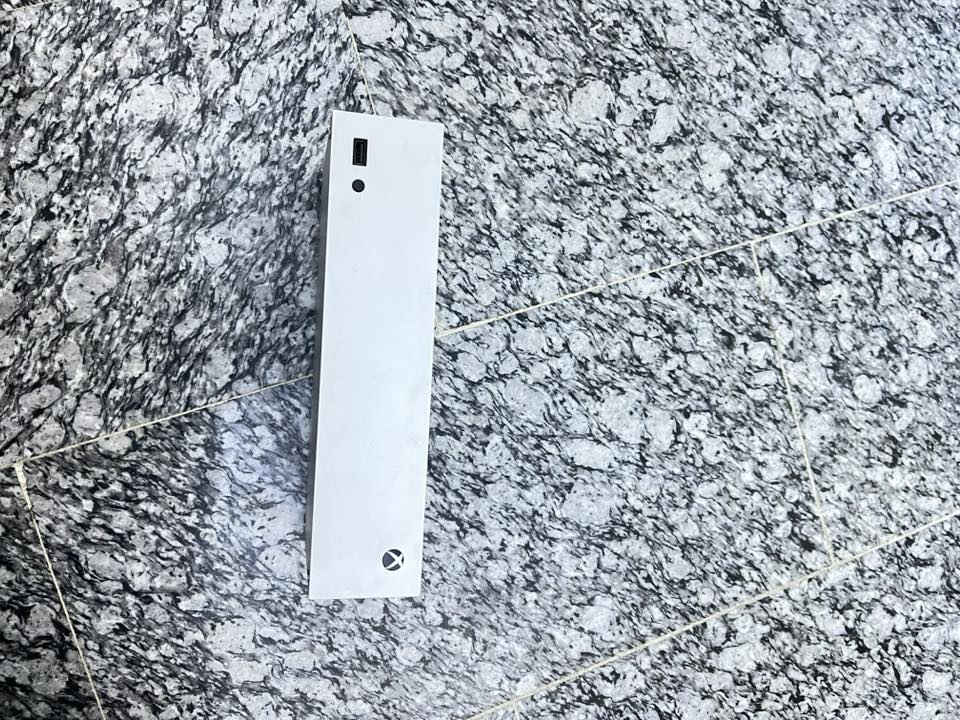 السلام عليكم.                                                                Xbox seires s
اكس بوكس سيريس اس
للبيع
جهاز فول نظافة مستعمل جوستك الاصلية اللي وية الجهاز ممتازة بس الكير بي لوفة بسيطة
الكيبلات مالاتة نظيفات وما مبدلات اصلية
السعر 300ألف دينار وبي مجال
مكاني بغداد الزعفرانية شارع المعهد


**إذا كنت صاحب هذا الإعلان وتريد حذفه لأي سبب، رجاءا أرسل رسالة إلى الدعم الفني**