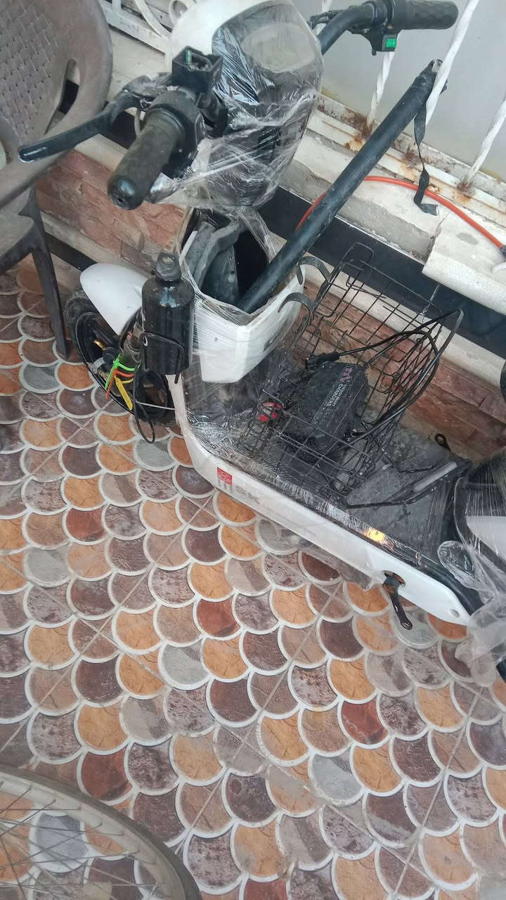 دراجه للبيع كهربائيه شحن فقط تايراتها عاطله نفخ سعر 150 الاتصال على الرقم  ***********
