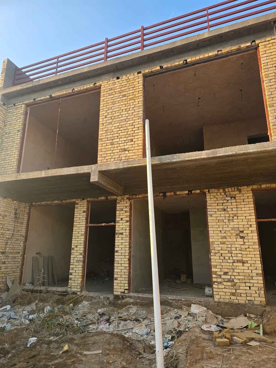 هيكل طابقين بناء درجه اولى للبيع 
ام الخيل الثالثه  يقع على شارع بعرض 40 متر  قرب الحولي 
**********************************
المساحه / 100 متر 
واقع حال 140 متر  مع فضله 70 متر 
الواجهه /  10 متر 
علمآ  الهيكل مطلوب الصندوق الاسكان 
60 مليون 
____________________________
الطابق الأرضـــي 
غرفه نوم  سويت / صاله/ استقبال/ مطبخ حار مع مطبخ بارد / مجاميع صحيه عدد 2 / حديقه / كراج 

الطابق الأول 
3 غرف نوم  نظام سويت / صاله/ مجموعه صحيه 
_____________________________
للأستفســار/ مراجعـــــة مكتـــب النخبه للعقار والمقاولات العامه الكائــن حي العروبه شارع المتحف مقابل ايسي كريم الإيطالي او الاتصال على الأرقام التاليه 
***********
***********
