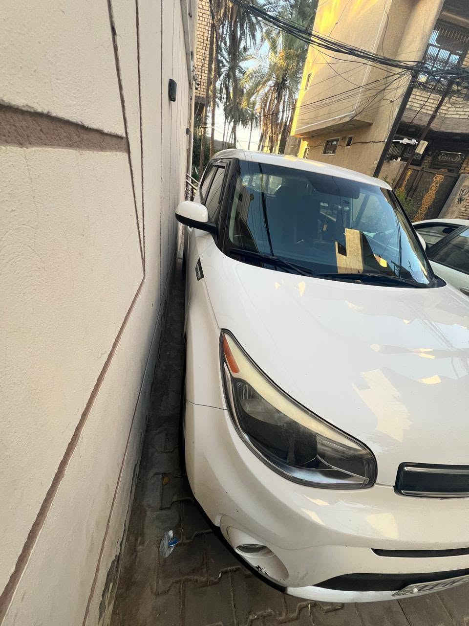 كيا صول ابيض
أمريكيا
موديل ١٨
حادث 
ثها بابتين نفس اللون 
ايرباك بردة
تخم تاير 
صدر جديد 
بغداد وبأسمي
مكان السياره بغداد
للاستفسار ***********
