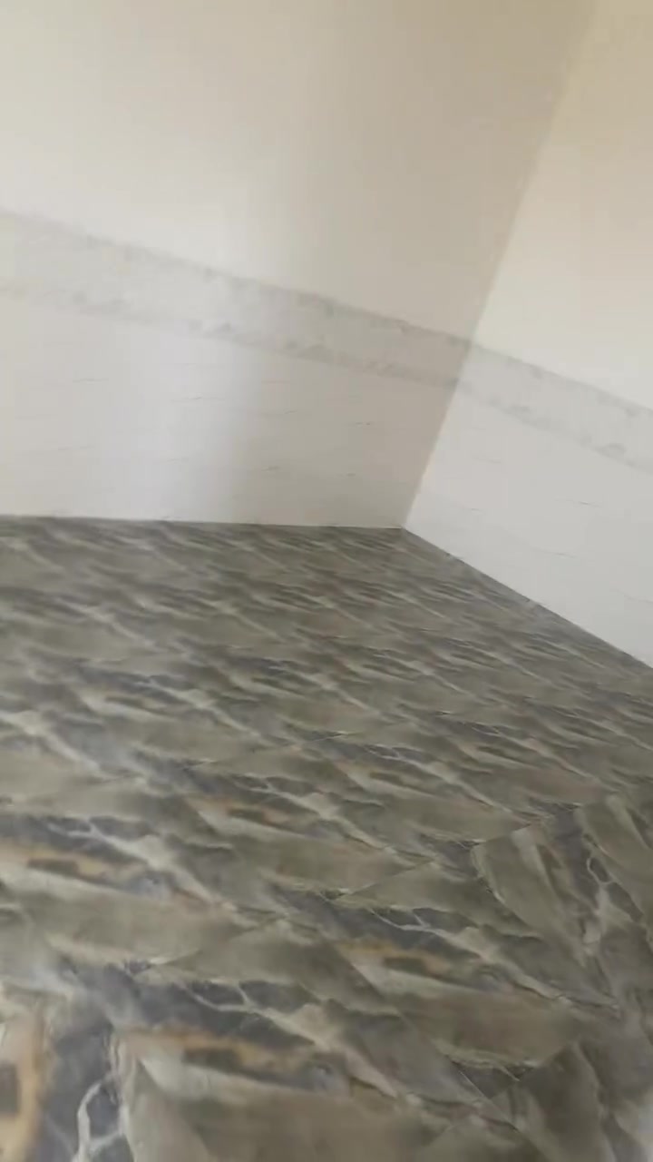 مشتمل للإيجار طابق ثاني صحيات 2 ديوان و مطبخ وصاله وغرفة ايجار 250 قرب جامع شهداء على سايدين عمر راوي بل5كليو رقم***********
