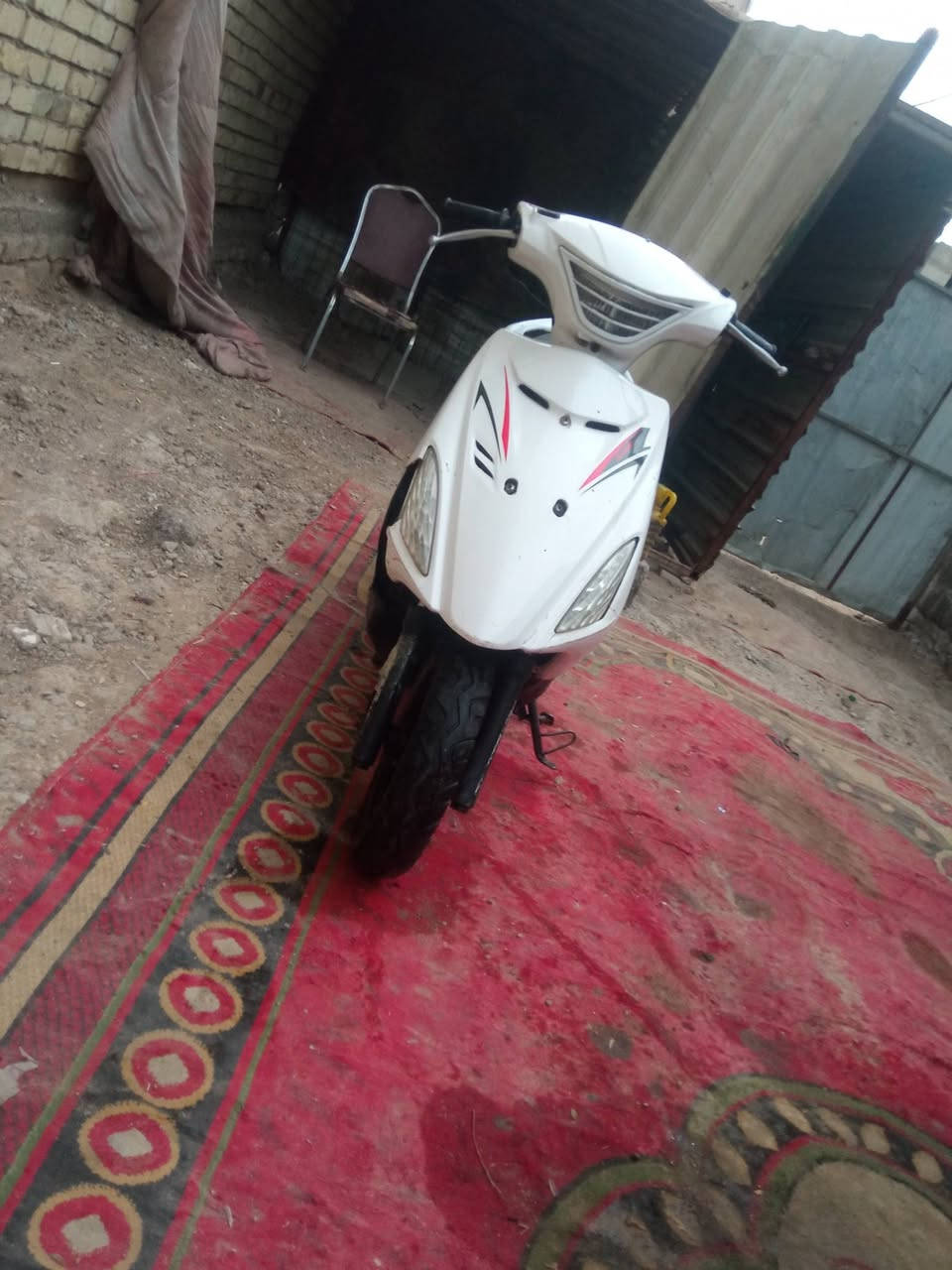 السلام عليكم اخوان دراجه متروكه جانت بس شغاله للبيع بيها بس هذا الكفر شويه مكسور موضح بصوره وباتري ضعيف ابيع هيج على وضعها 225وبيها مجال بسيط مكان بغداد منطقه الرشاد 

***********
