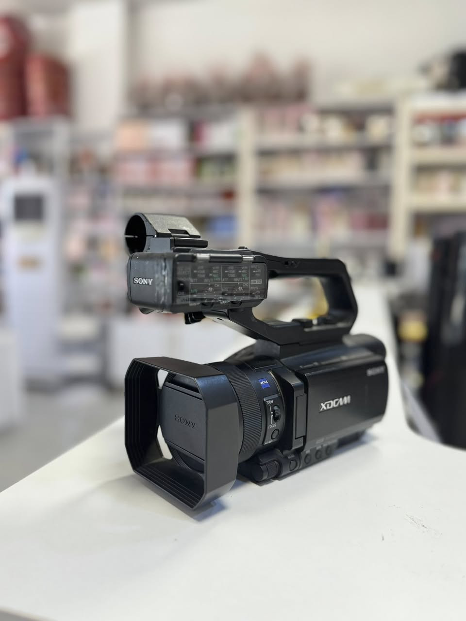 Sony x70 
نظافة كاميرا 95‎%‎ 
650$
***********
