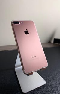 للبيع iPhone 7 Plus 📱 🔹 السعة: 128GB 🔹 البطارية: 100% (مبدلة حديثاً) 🔹...