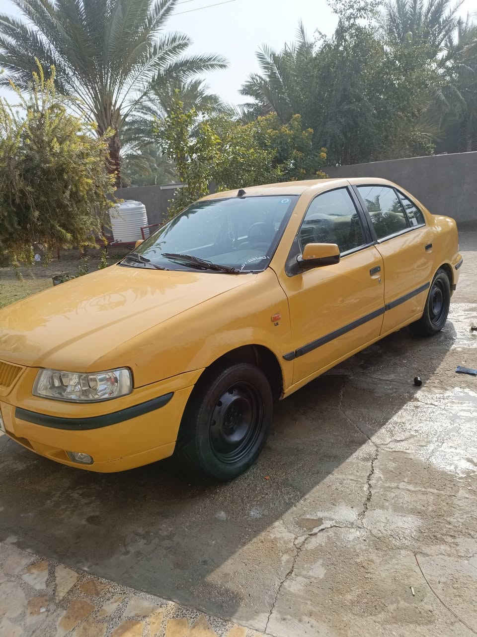 سمند للبيع  2011مكينه نضيفه معمره اخياسات سعر 33وبيه مجال مكان السياره بابل حله ***********
