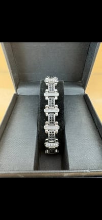 سوار ستانلس ستيل مرصع بالزاركون الاوربي بصياغة وتطعيم خاص الوزن 45غم و...