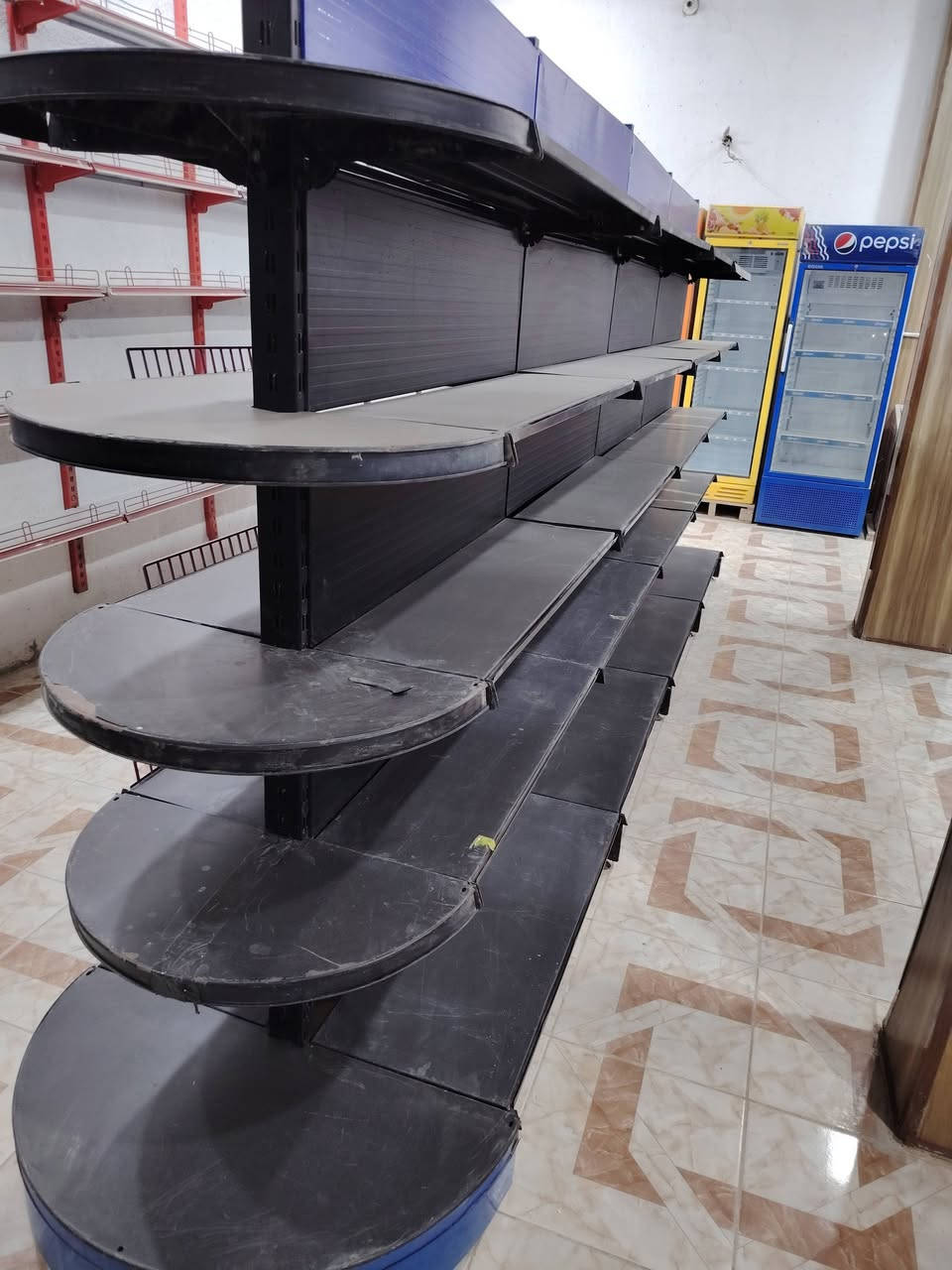 السلام عليكم
رفوف للبيع 13 متر جديدات ونضيفات استخدام قليل 
#المكان #الناصريه
#للأستفسار 
***********
