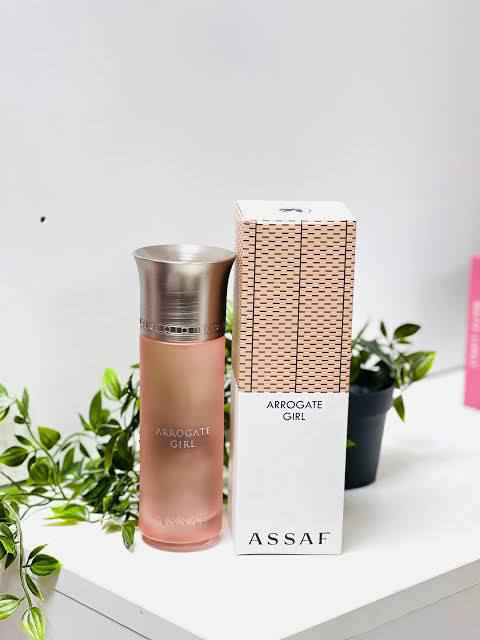 عطور Arrogate Girl Asaf شيرين من عساف السعودية 🇸🇦 

✔️يرهم للجنسين 

البرتقالي مقدمة العطر:
الجريب فروت 🍊، البرغموت الإيطالي، زيوت البرتقال، الماندرين ✨
🔸 قلب العطر:
الكراميل 🍯، الأرز الإسباني، الياسمين 🌼، زهر البرتقال 🌸
🔸 قاعدة العطر:
الأمبروكس، الفيتيفر 🌿، خشب الصندل، المسك 🤍، خشب الأرز

الوردي مقدمة العطر🌸
زهر البيضاء، النيرولي، اللوز ✨
🩷قلب العطر:
الياسمين 🌼، البنفسج، المشمش 🍑
🩷قاعدة العطر:
المسك 🤍، الياسمين، خشب الصندل
المنشأ السعودية الأصلي 🇸🇦 

تتوفر خدمة توصيل لجميع محافظات العراق 🚗 كربلاء, العراق


**إذا كنت صاحب هذا الإعلان وتريد حذفه لأي سبب، رجاءا أرسل رسالة إلى الدعم الفني**
