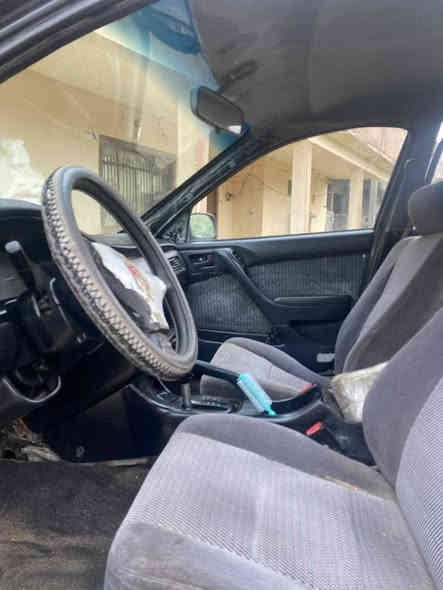 كرونا 93 آني الشرعي 
هزه قبل أسبوع السياره نضيفه مال شغل مال رزق بيها كابون محرك كير شرط 
سعرها 40 المكان القياره 
***********
