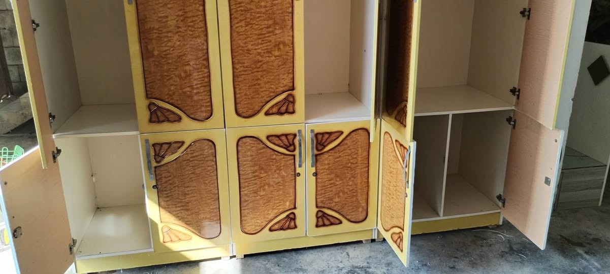 شەش تاکی پووختو خاوێن هیچی نەشکاوا .حاجیاوا
کۆتا نرخی 175 کەمتر نابێ ***********
