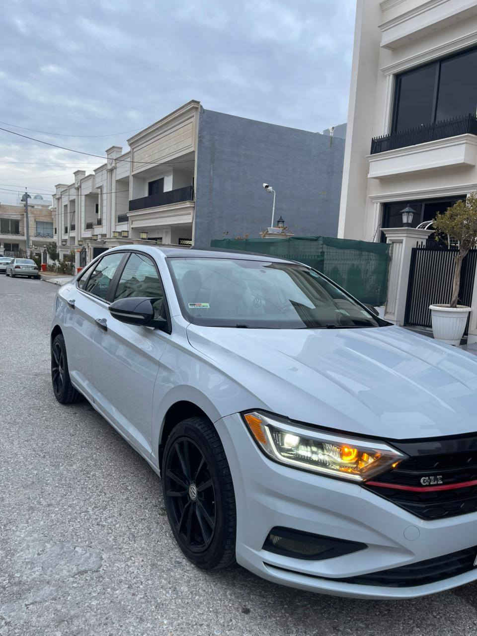 جيتة مؤدئل ٢٠١٩
٢ پارچةي هةية بةبئ داخلي
پئشو پشتي كةپسة یةك دينار سروفي نية
هةمو شتي بةشةرتة
تةبريد تةقة رةقة زؤر خاوينة
٤ تايةو ويلي لؤكي گؤلفي لةسةرة 

*********** أربيل, العراق
