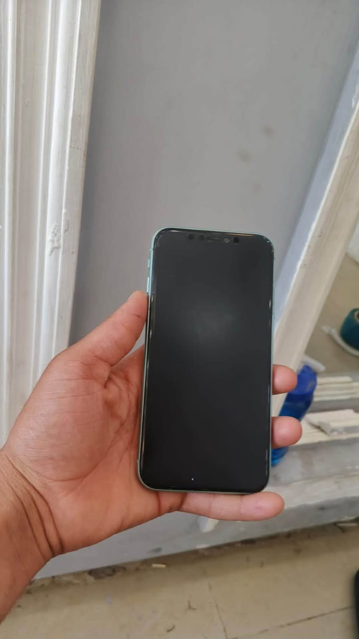 سلام عليكم ‏iPhone 11 عادي للبيع جهاز مستبدل فقط شاشة وبطارية الباقي كله شغال البطارية 75 سعر 325 وبي مجال الهاتف ***********
