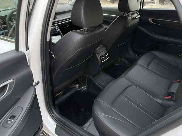 السلام عليكم من رخصت الادمن سوناته 2025 كفاله عامه وارد كوري غاز ماشيه 60 الف السيارة فول حره بدون رقم تترقم كل المحافظات السعر 215 
لتواصل ***********
