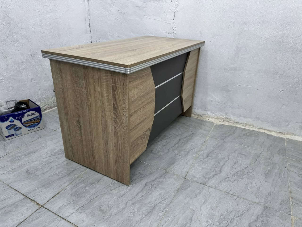 سلام عليكم ميز مكتبي  جديد جدا جدا بعده بالجيس سعر ١٢٥ الف
***********
