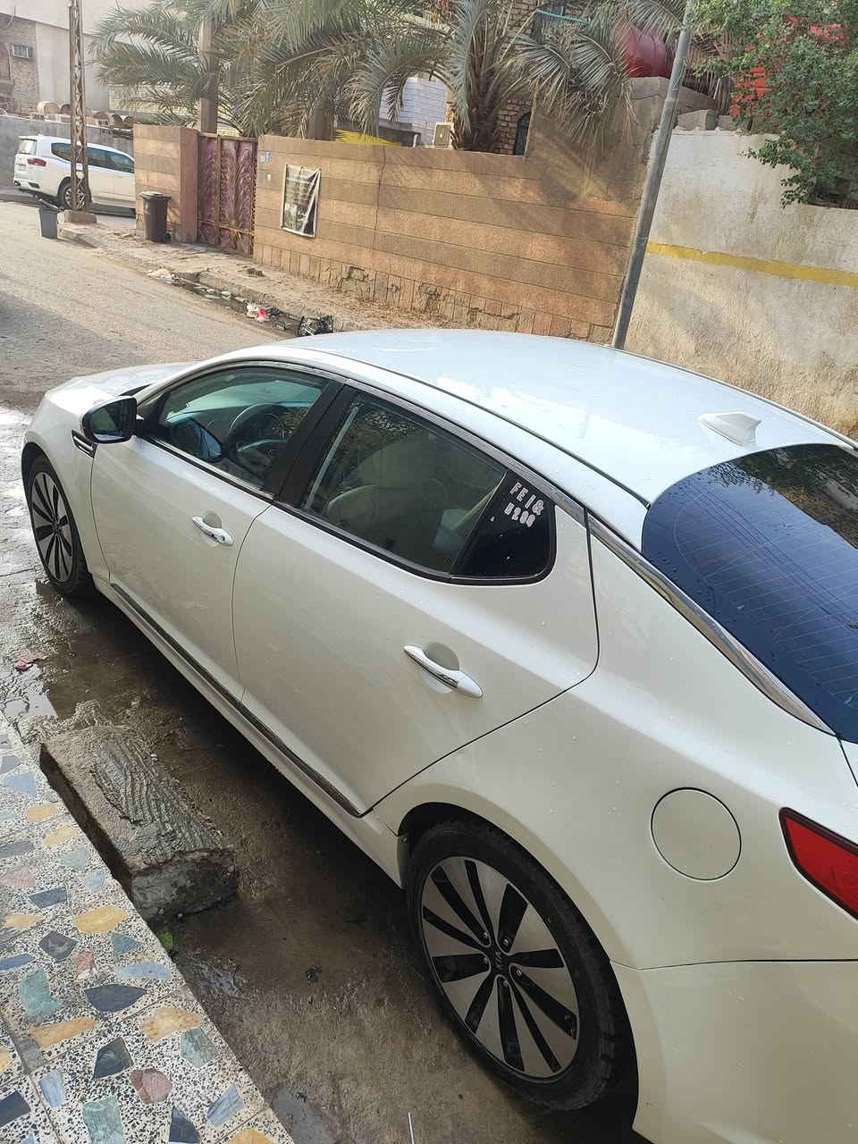 سلام عليكم بيع مستعجل هاي 2014 بيهة حادذ العرضانيه مبدله وما واصله المداكر وبيهة ضربه جوه القبق البانزين تجي وتشوف بعينك سياره ما بيه. اي نقص مكينه صار شهر من شديت مستخدمه بس  مبدله رواجس السياره خير من الله تبريد شغال راعيهة ابو معارض بل بياع بغداد تريد تحويل تريد وكاله والسياره حالين بل بصره 100 وبيهة مجال حك الجيه *********** خليجي 2400
