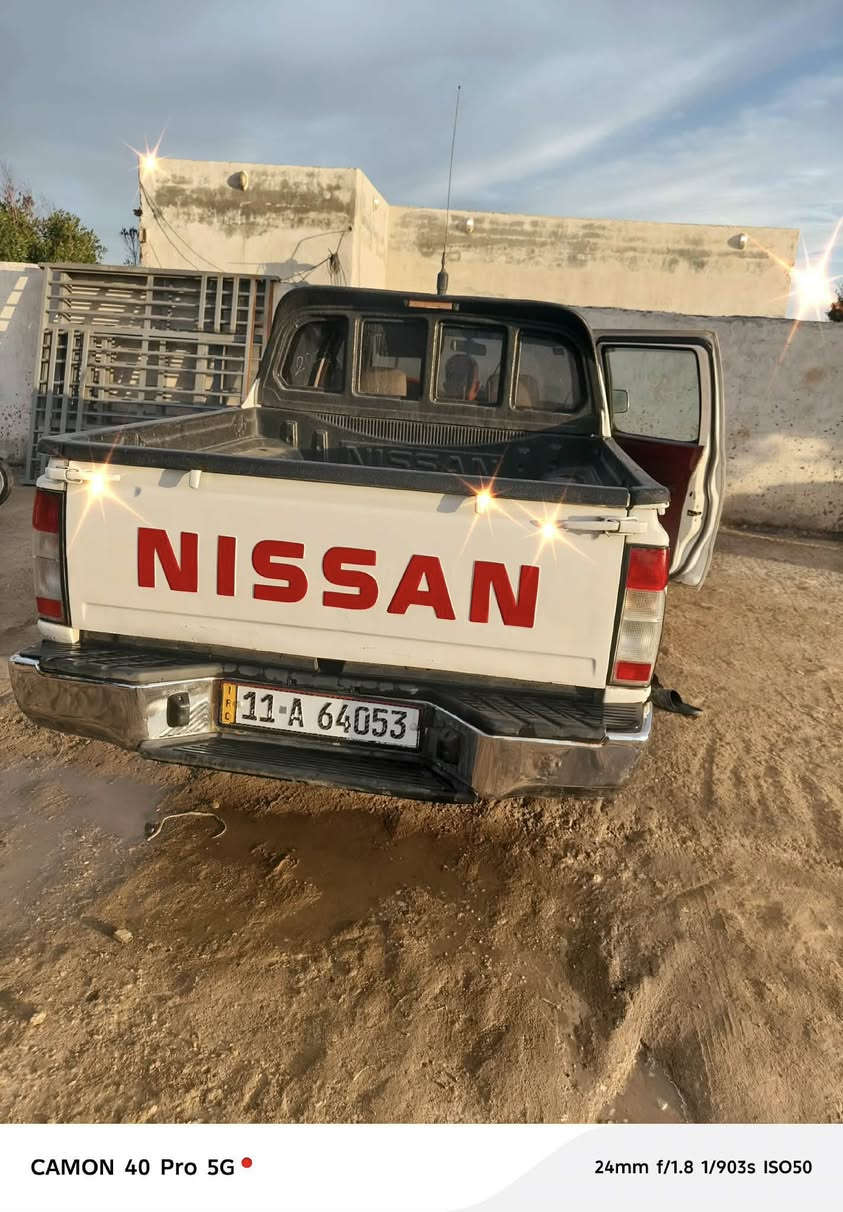 السلام عليكم نيسان شبوط ٢٠٠٧ دواخل ماروني 
رقم بغداد بأسمي دولي 
مكينه قبل شهر شاده حاويه 
تاير تبريد حداديه كهربائيات كله جديد على الشرط ماناقصه برغي محدث خارجي ١٦ 
بيه صبغ حزام السياره اثر تكشير وبيه جاملغ مبدل امامي اصلي مكانه نجف 
السعر ٩٣ وبيه مجال ***********
