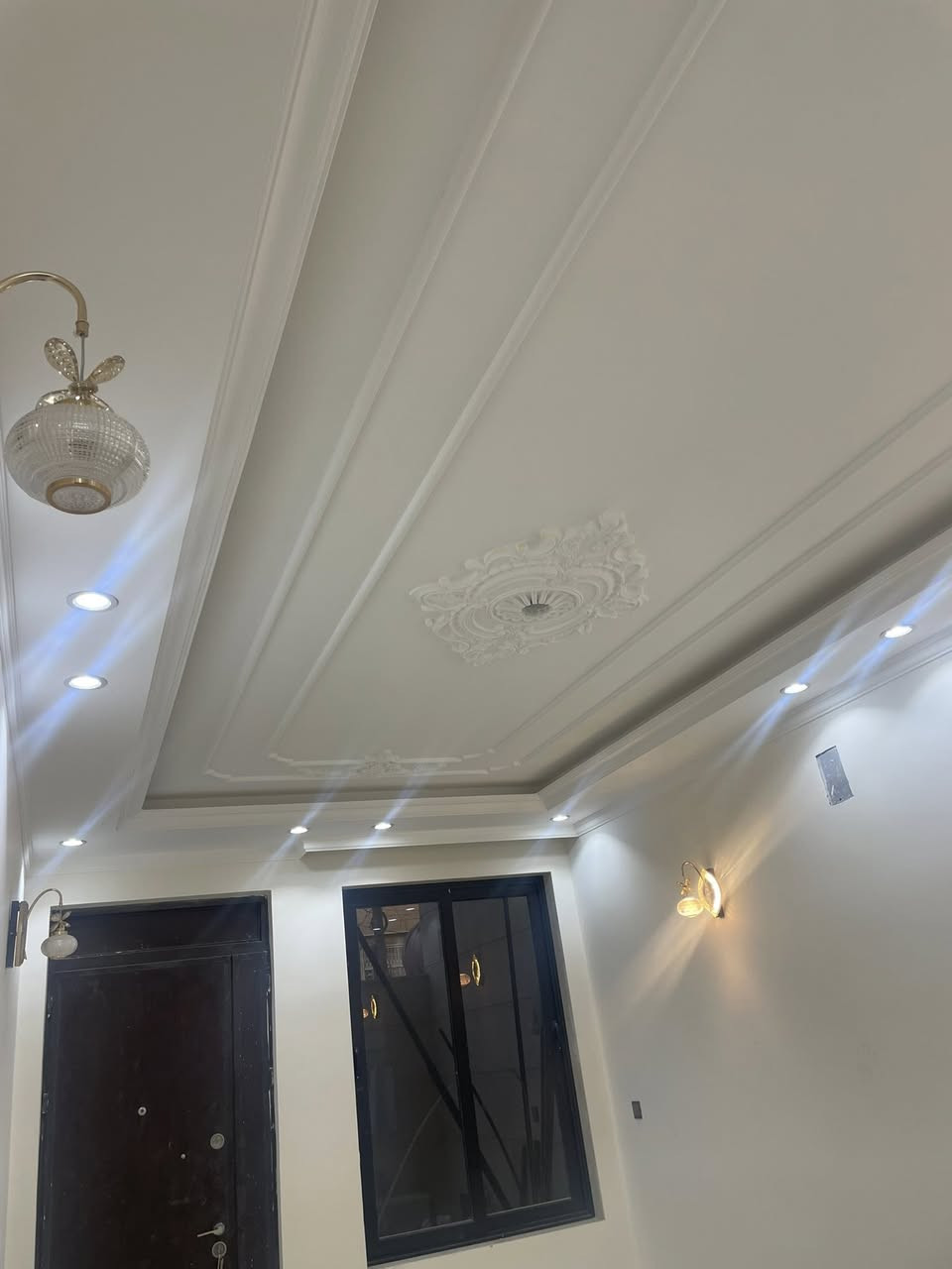 يا الله
دار للبيع حديث تم انجازه في منطقة حي البنوك شارع باريس
المساحة ١٥٠ متر
واجه ٥ متر / مدخلين
نزال ٣٠ متر
يحتوي على ٤ غرف نوم
وحولي جلسة
وخدمات عدد ٣
وكراج / وصالة خطار ومطبخ ومنور
للاستفسار
مكتب الحضارة للوساطة العقارية
***********
