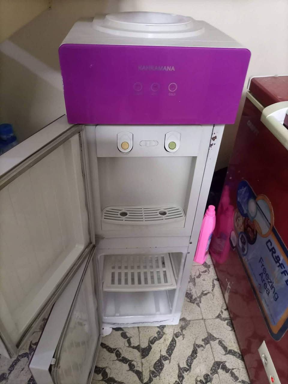 السلام عليكم غراض للبيع نضيفات جدا مكاني  بغداد *********** وت ساب متوفر
