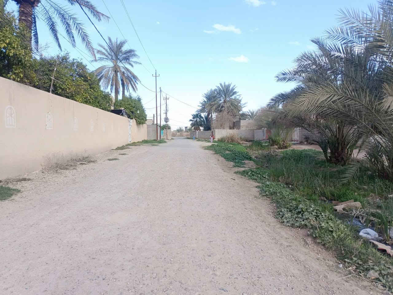 بسم الله الرحمن الرحيم
على بركة الله تم العمل بانشاء المقرنص في الشوارع الخاصه بمجمع الحمداني 
اغتنم الفرصه وسارع باستثمار شراء قطعه في موقع مميز متوفره كل الخدمات 
مجمع الحمداني الانسب والاجمل 
ماء 
كهرباء اناره ذكيه
شوارع مقرنص اجمل من التبليط
ملك صرف زراعي ٢٥ + اقرار كاتب عدل
يبعد عن الشارع العام ٥٠م
الاسعار مناسبه حاليا
تبداء من ١٤ مليون  الى ٢٠ مليون  حسب القرب 
علما القطع مقسمه ٢٠٠م
العنوان الخالص نهاية شارع الجنسيه 
جديدة الاغوات 
للاستفسار  مع ابو عراق
***********
***********
