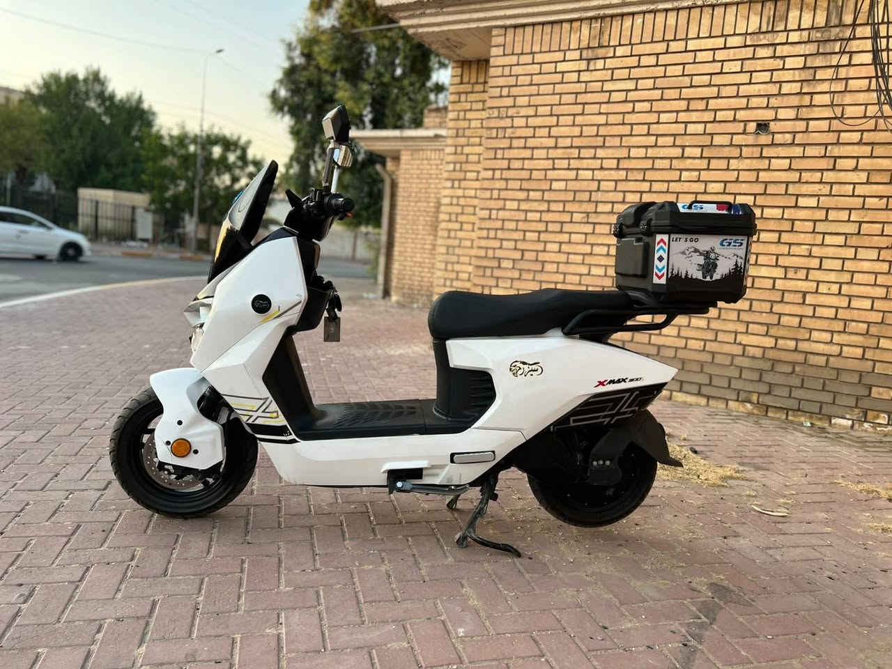 سلام عليكم شباب دراجه شحن سيزر ليو  دراجه بعدها نضيفه حيل تجي وتفحص وشوف بعينك دراجه تخبل ووكل غراضها جاهزه دراجه شركتها معروفه بل قوه ول متنانه مالتها  دراجه بيها مواصفات كلش حلوه وتخبل 

النوع سيزر ليو 
الموديل 2026 
السرع 1.2.3 معا نمره رجوع الخلف 
البطاريه 6 دبل مسطره كرافين
تمشيك بل شحنه وحده 80 كيلو 
وتكدرر تتكدً من شركه مالتها 
شاحنه اصليه من شركه 
تشغيل عن بعد 
جهاز انذار السرقه 
تشغيل عن طريق كارت 
بصمات ثنين 
كارتات ثنين 
سويجات ثنين 
نشره ليله 
السرعه 80 
صندوق خلفي كبير 
مساحه تحت كشن كبيره 
كشن سياحي  
شاشه تاب تعرض لك كل عطل يصير

بعد بيها مواصفات تخبل  

اي استفسار اتصال 

***********

مكاني بغداد
