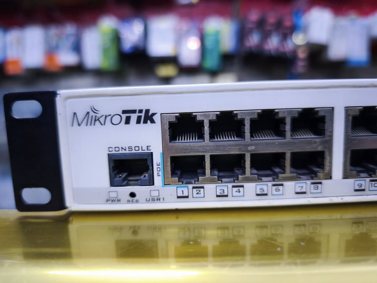 هب مايكروتك كلاود24G-15-RM
غني عن التعريف شغله يخبل ونظيف جدا 
مكاني ناصرية 
***********
