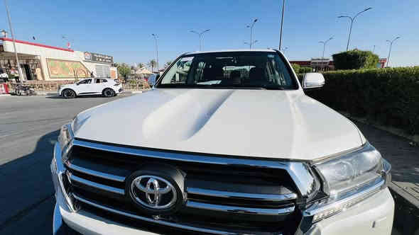 لانكدروز للبيع 2020
مكفولة كفالة عامة فقط بارد موضح بالصورة السونار كامل 
مواصفات بريمية ماشية 106 الف كم
اللون ابيض محرك 6 سلندر 
فتحة بالسقف كشنات جلد كهرباء
المكان بغداد رقم بغداد انكليزي 
للاستفسار *********** غير متواجد على الفيس
