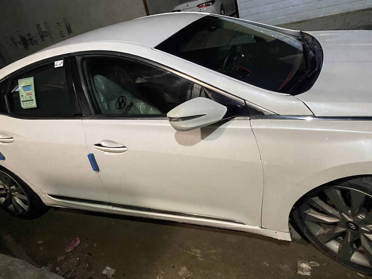 السلام عليكم 
ازيرا ٢٠١٥ نص فول السونار مرفق مكانها بغداد الشرطة الخامسة 
عندي الصدر نص عمر 
ماشية ٢٨٠ كيلو
كير محرك تبريد نضيفات 
باسم شركة 
اجور الشركة علية 
بيع او مراوس حسب القناعة 
*********** 
السعر ١٠٦
