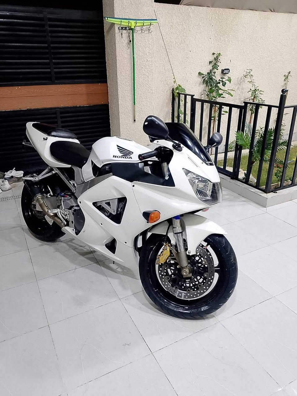 سلام عليكم. بطح سيبي محرك ٩٥٤rr موديل ٢٠٠٢أوراق منفيس.. ابيع كوم حديد مستعجل ع بيعته ***********
