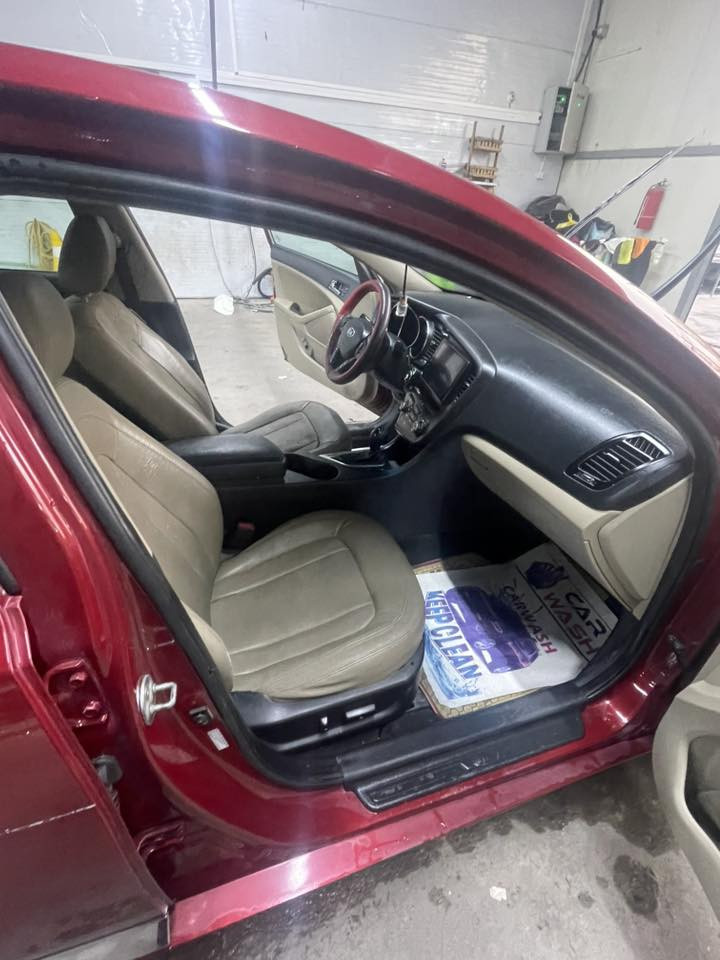 كيا اوبتما 2011 امريكي ماشية 135  الف ميل محرك 2400 GDI شرط بدون دوانز ولا تنقيص حادثها بنيد و جاملغ يسرة راجعات  نفسهن صور الحادث و التقرير موجودة  فول مواصفات لمتد....تحكمات ستيرن  بصمة تشغيل بانوراما طكتين كشنات الامامية كهرباء + تدفئة و تبريد بالكشنات الامامي  و الكشنات الخلفية تدفئة فقط ستيرن تدفئة سستم صوت تبريد و تدفئة قطعتين  شاشة و كامرة و كامرة امامية تسجيل الحوادث بصمة ابواب جنطة بصمة كير اوتماتيك +عادي 6 نمر تبريد بيانو مانع انزلاق مثبت سرعة حساس تايرات تحذير سرعة بعد ال120 حساس حرارة اشاير بالمري منظومة تبريد جديدة  الجام الامامية اوتو  زوج  تايرات جديدة منظومة لايت زنون كهربائيات السيارة كلهن شغالة نواقصها دوشمة كشنات و دبلات خلفية فقط السعر 115 ورقة و بيها مجال قليل  مكانها السيدية ***********
