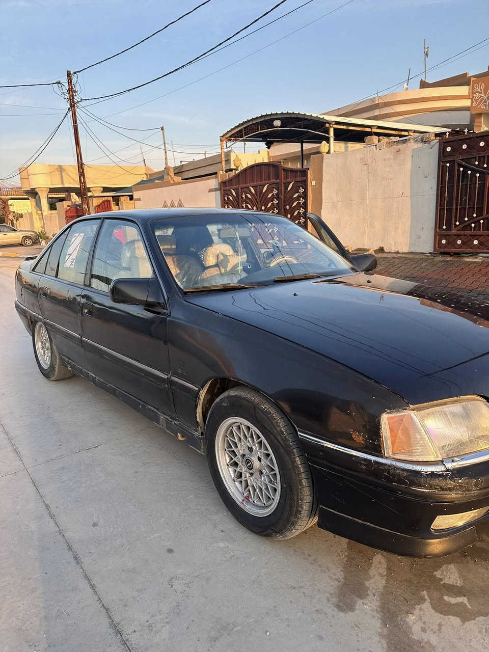 اوميكا للبيع فقط
موديل ١٩٩٢ 
لون اسود 
محرك 20
كير عادي 
سياره كاعده وحلوه مابيها نقص 
رقم كركوك شرط تحويل وغرامة سنوية جديدة لحد 2030
 بدون معجون باب خلفي سكن بيها شبر بارد سيارة صبغ جمالية فقط دفتر بانزين موجود
تختم تاير جديد  
بطارية جديد
داخل السيارة جديد
سعرها 40ورقه مجال بسيط 
موجوده سياره في كركوك ليلان
***********
