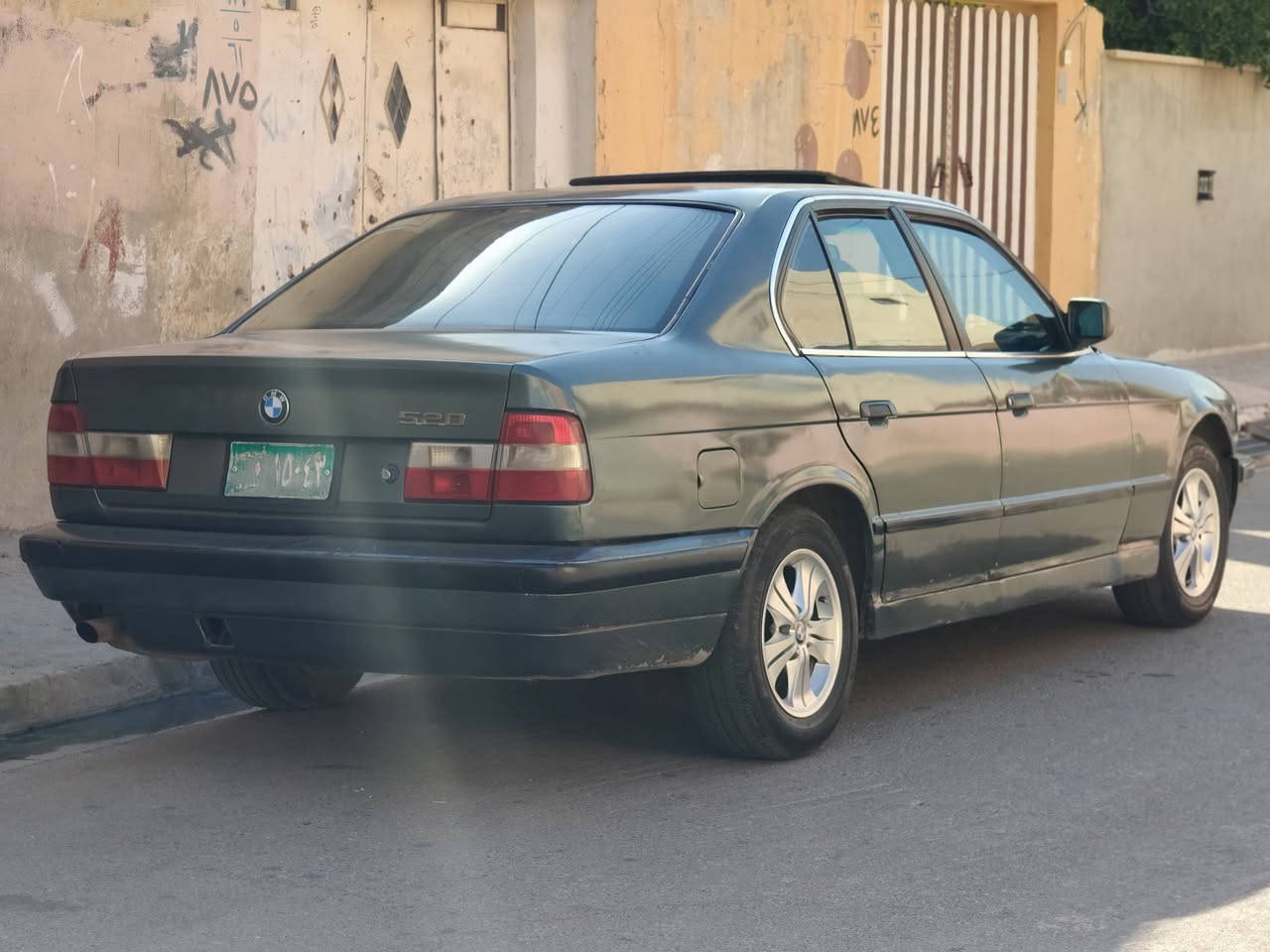 بيع مستعجل بيئم 520 محرك فل كير عادي
رقم أخضر موديل 88 سنوية بيضة

 السيارة تاكية على جهة اليسار كير ومحرك شرط

 تخم جديد شرط التحويل قفل مركزي 

تواير فوك النص طخم جديد 

#السعر 20 مجال قليل 

***********

***********
