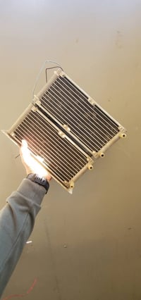 راديتر مع اربع فانات 220v الكل شغال ولا يوجد ليك او ثقب بالراديتر السع...