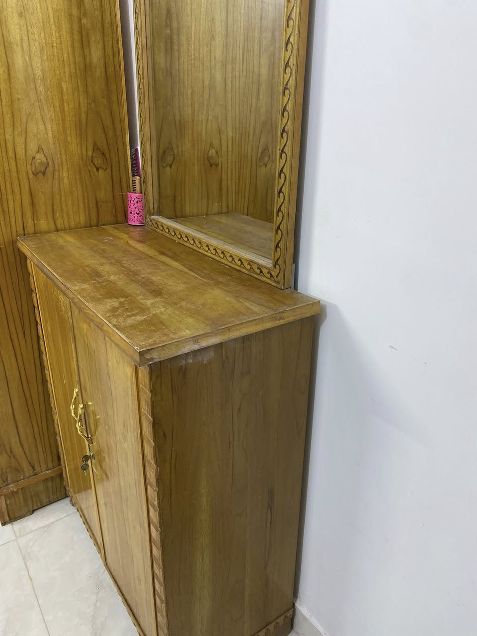 ميز مرايه صاج للبيع جديد وأستعمال قليل وسعره ٢٥٠ الف
للأستفسار: ‪+964 773 124 1843‬
