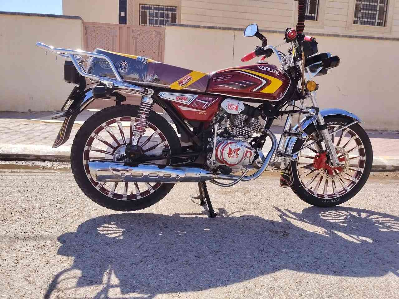 سولنك 24 محرك 200 ضاغطه وزنجيل
بعده عله وضع الشركه برغي ماملعب بي 
ماشي 9000 الاف 
فول كماليات 
يرهم بيع ويرهم مراوس
السعر قفل 800 بدون عمله اي استفسار هاذا رقمي  ***********
