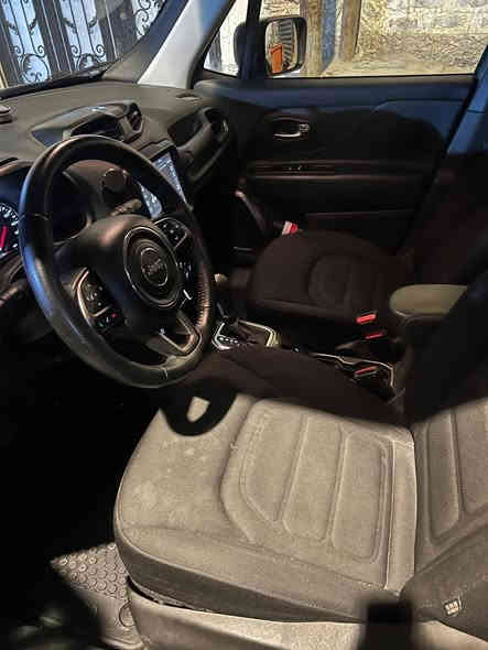 جيب رنكيد فئة سبورت ماشية 17 ميل السيارة فول ما عدا الفتحة بانوراما تشغيل عن بعد دخول ذكي حساسات امامية خلفية كشنات كهربائية مثبت سرعة مانع انزلاق نقطة عمياء شاشة لمس كأمرة خلفيه 4x4 فور ويل دفع رباعي أربعة أنظمة قيادة محرك 2400 تيربو حادثة فقط دعامية بدون شواصي بدون ايرباك بدون لغود كفاله عامه السيارة جاهزة وكاملة سعره 132 ورقة وبيه مجال للأستفسار الاتصال على الرقم ***********
