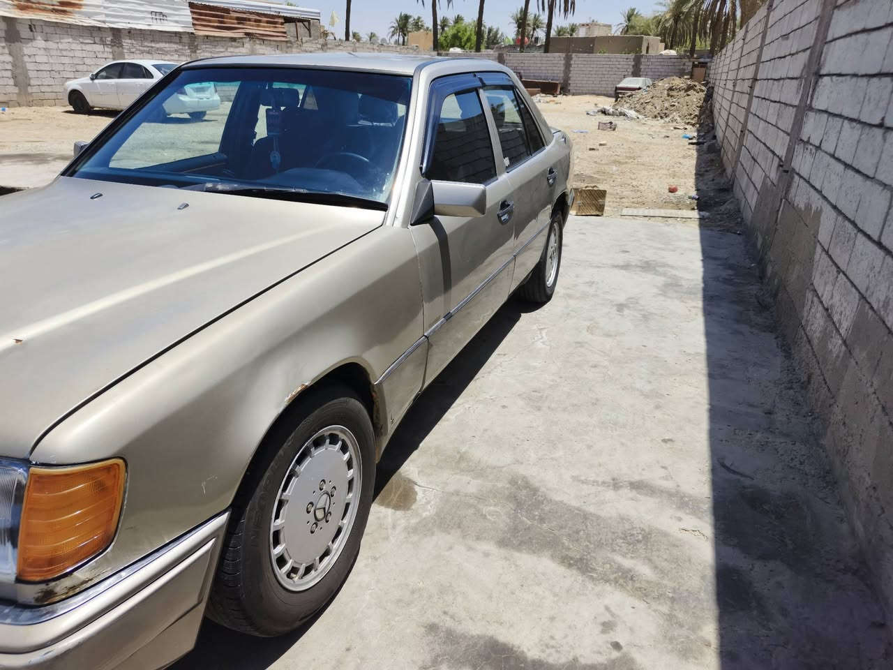 مارسديدس دب 1990
رقم بغداد مشروع وطني
محرك بطة 2500 
السعر 57 بيها مجال بسيط
المكان ديوانية غماس 
للتواصل ***********
