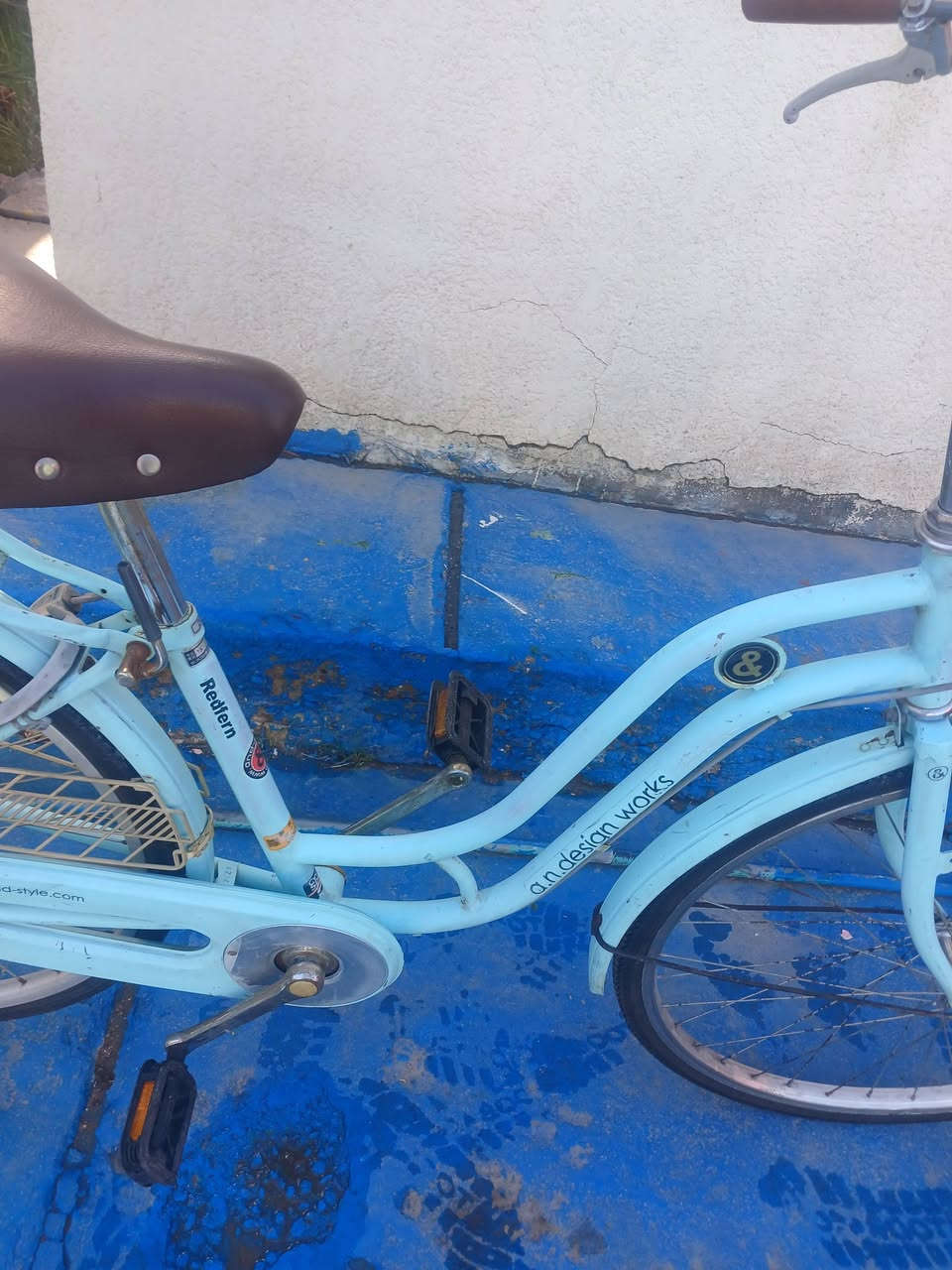 السلام عليكم عندي بايسكل بناتي حجم ٢٦ نظيف مابيه نقص اخو الجديد بشرط السعر 90 وبيه مجال قليل مكاني بغداد حي العامل وهذا رقمي ***********
