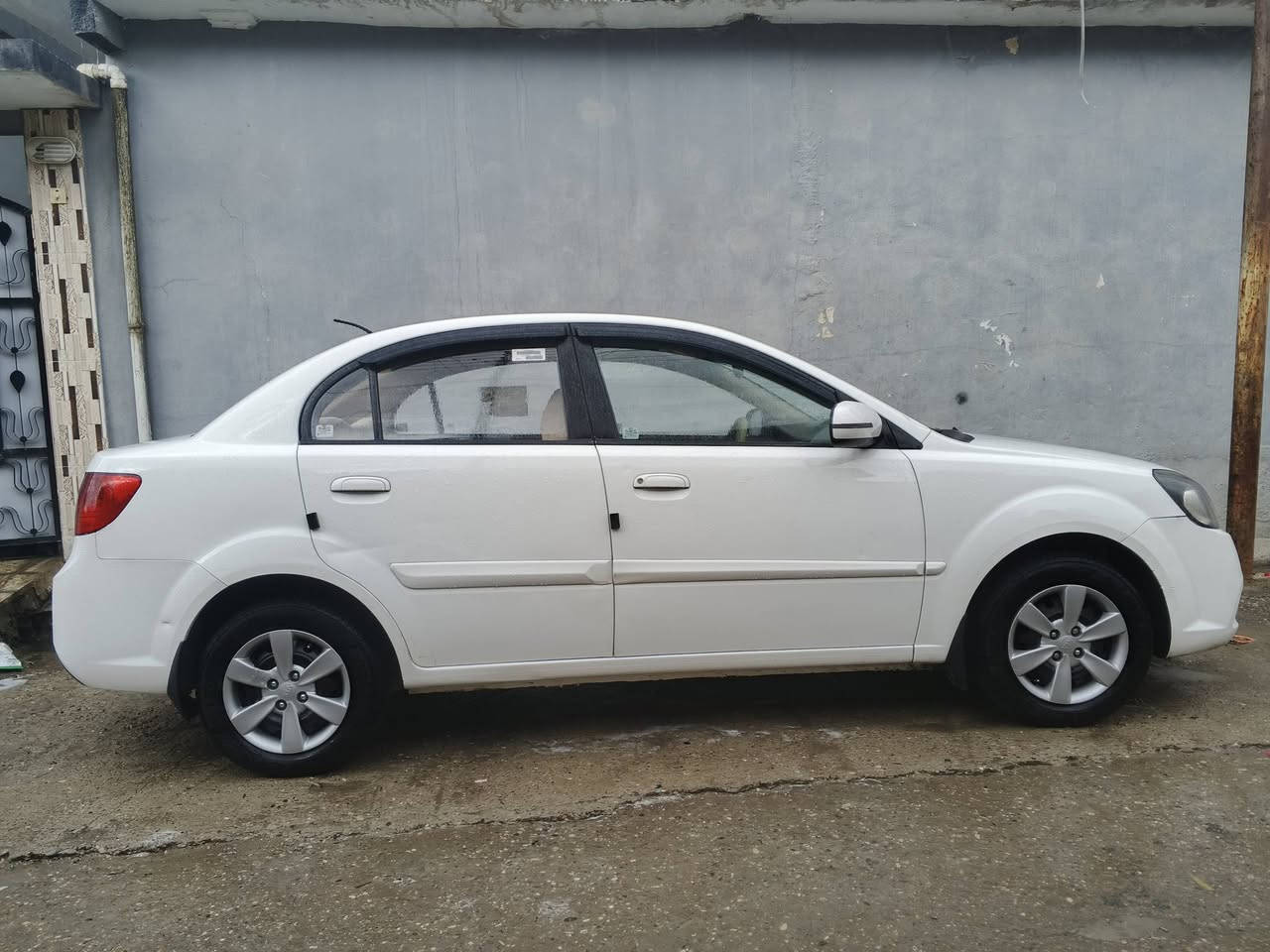 السلام عليكم كيا ريو موديل 12 ماكينه 16 
كير ماكينه شرط تبريد ثلج تخم تايه جديد 
بدون ضرر بدون تبديل بلا صبغ سياره خير من الله 
مال البيت اشاير بالمرن شاشه كبيره سياره مصروف عليها 
مكان السياره موصل جانب الايمن الاستفس 
*********** وتساب او اتصال
