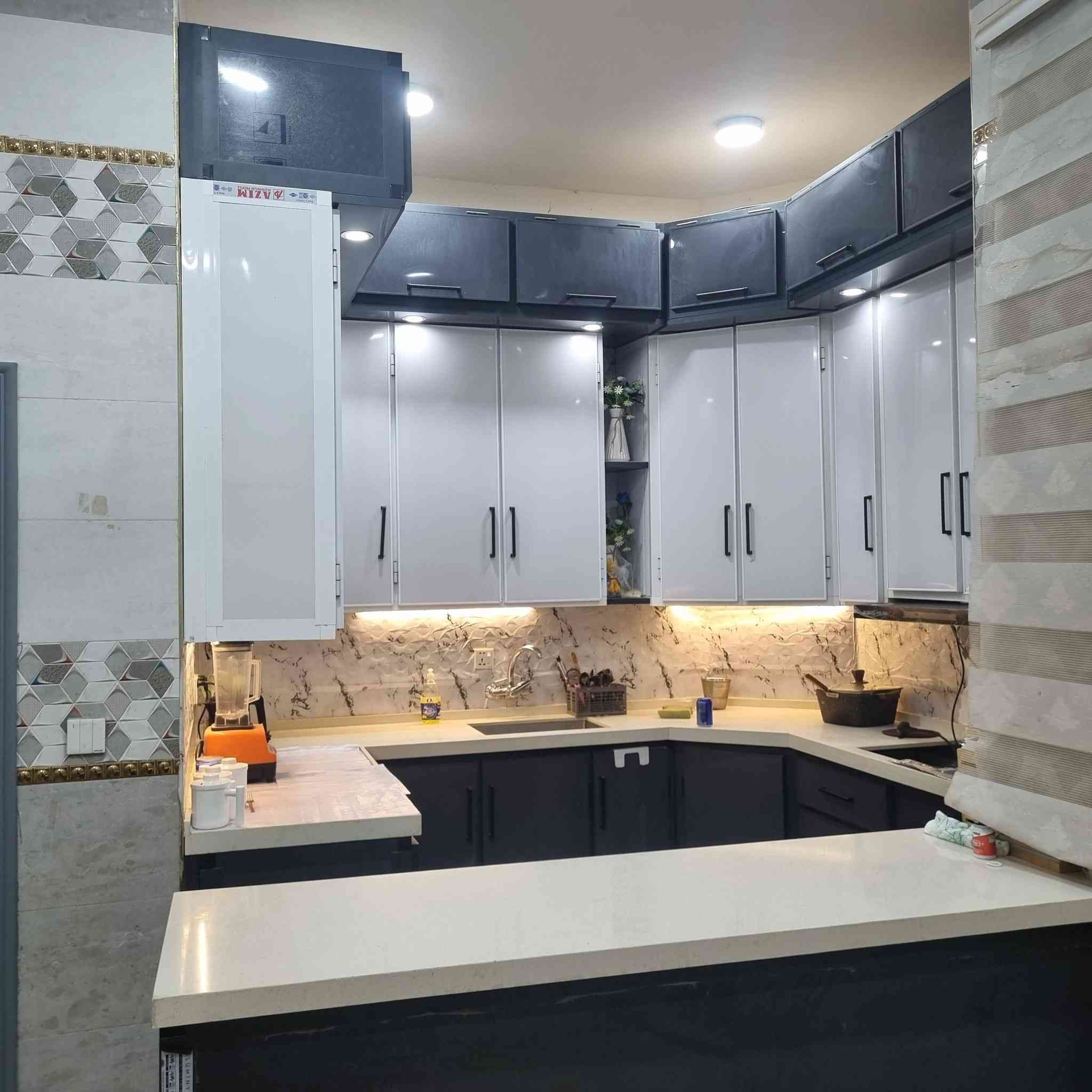 بيت ٢٢٠ متر للبيع 
منطقة حي النفط الجديدة (مقابل ٣٦)

على شارع السيد التجاري 

الطابق الاول

مدخل.. استقبال ٧*٤.. مجمع صحي خاص 

المطبخ بارد ٥*٤

المطبخ الحار ٣*٢.٥

الكليدور .. ٩ *٤ .. مجمع صحي متكامل 

غرفة ٦*٤

غرفة ٤.٥ *٤.٥ مع حمام داخلي 

الطابق الثاني ٤ غرف 

غرفة ٦*٤

غرفة ٤.٥*٤.٥ مع حمام داخلي 

غرفة ٧*٤

غرفة ٦*٤

مخزن ٣*٢ 

***********
