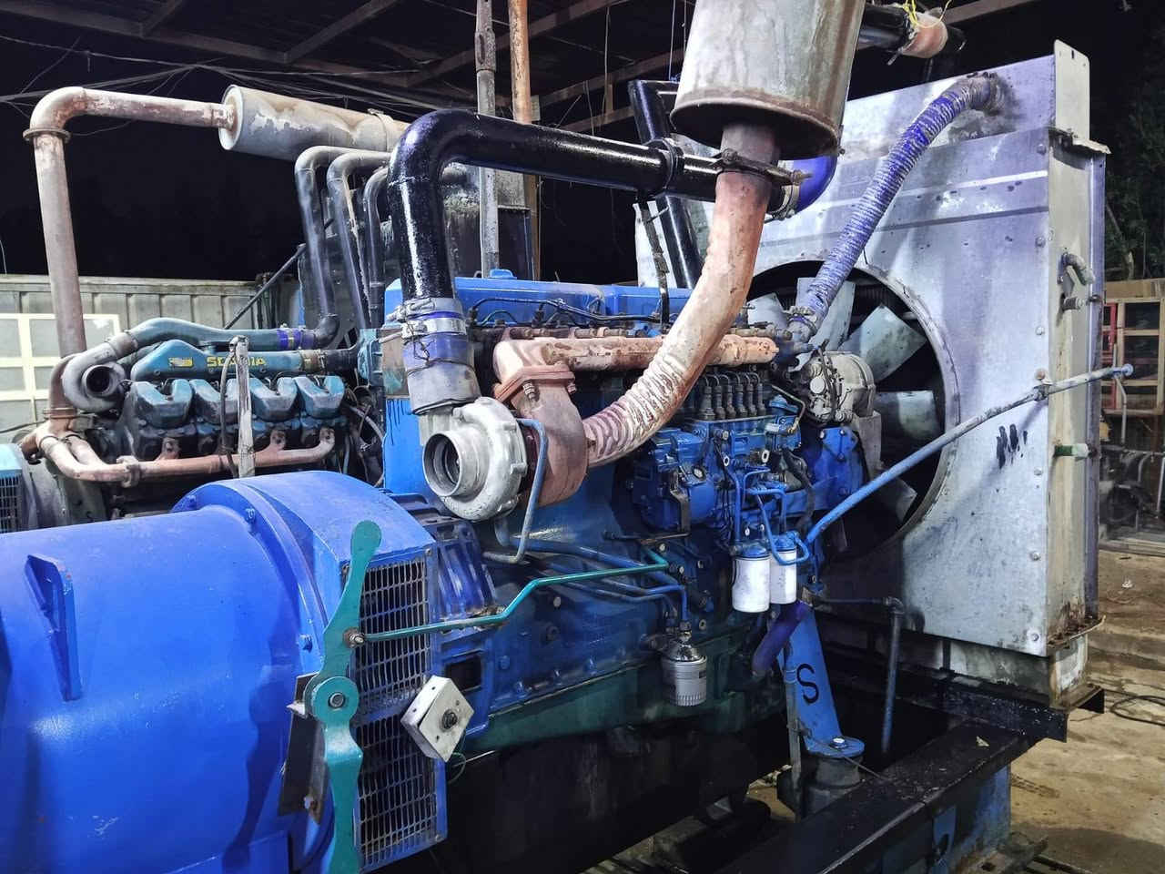 سكانيا ١١٣ بم ٨٨ ستندر لاصرف ولابخار توليد ٢٥٠ كيفي ستندر   راديتر جديدا  شرط تاخذها على الحمل للاستفسار اتصال ***********. يوجد وتساب
