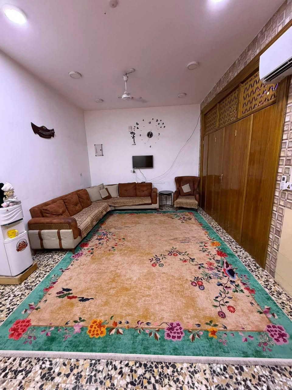 السلام عليكم 
بيت  طابو صرف بحي الامام مساحته 150 مقابل شارع  كرار ابو الكص متر الوجه 7 والنزال 20 بناء جديد نسكن  بشهر رمضان للاستفسار الاتصال على الرقم 
***********
