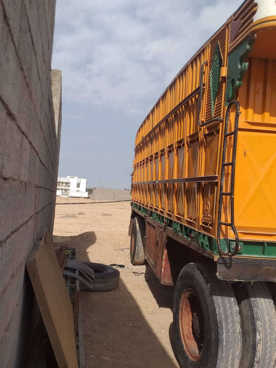 مقطوره للبيع مصلاويه طول  ٧ء٦٠ارتفاع ١٩٠دناكي بريمه سربس مكاني نجف الشراي يتصل ***********
***********
